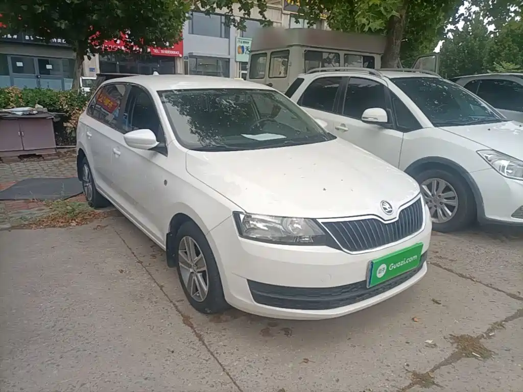 Skoda Rapid Spaceback — миниатюра 4