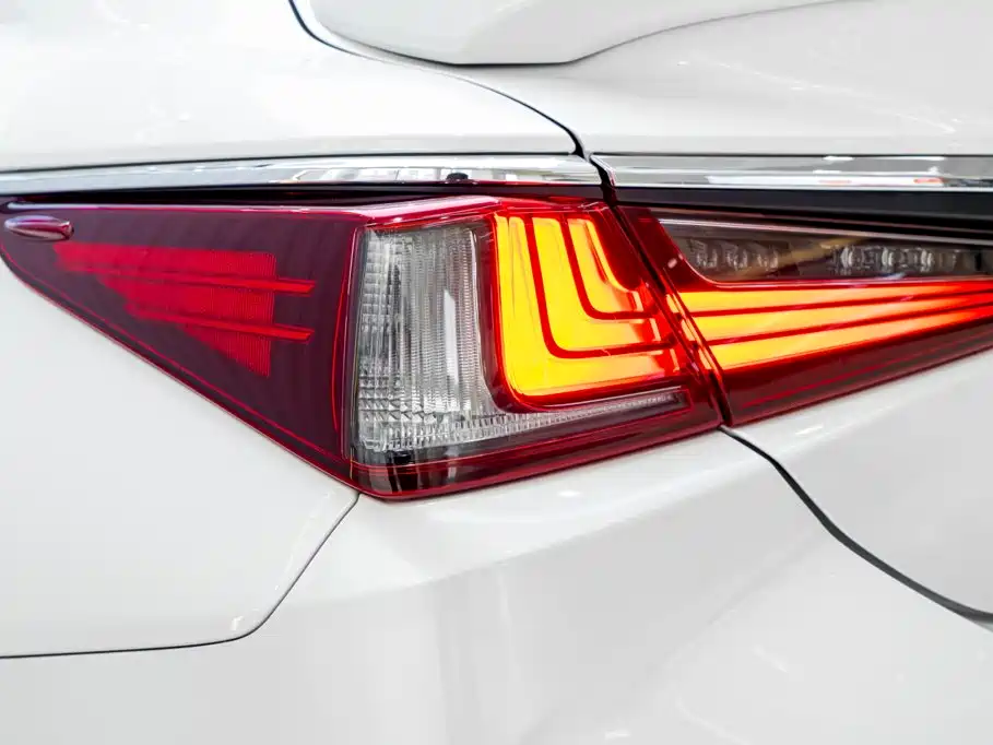 Lexus ES 2023 — фото 9