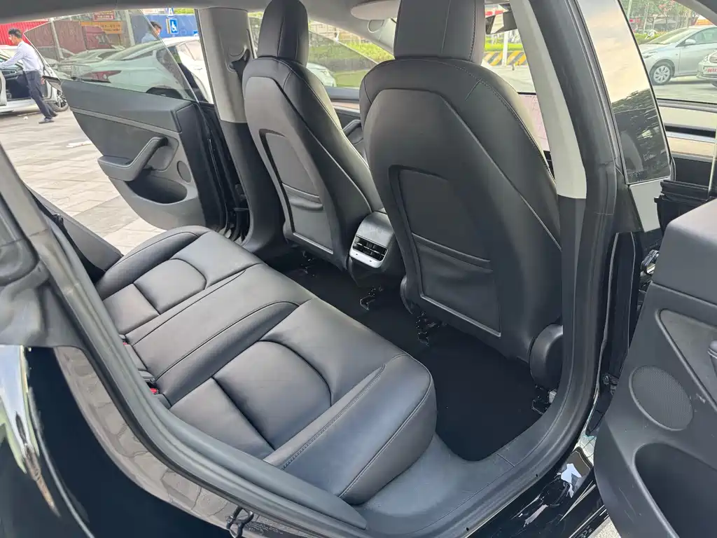 Tesla Model 3 — миниатюра 11