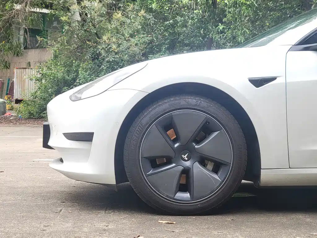 Tesla Model 3 — миниатюра 10