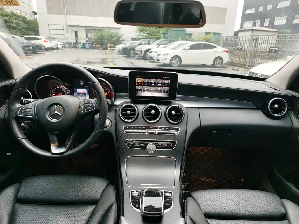 Mercedes-Benz C-Class — миниатюра 8