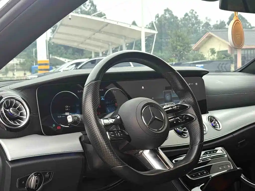 Mercedes-Benz E-Class (Import) — миниатюра 5
