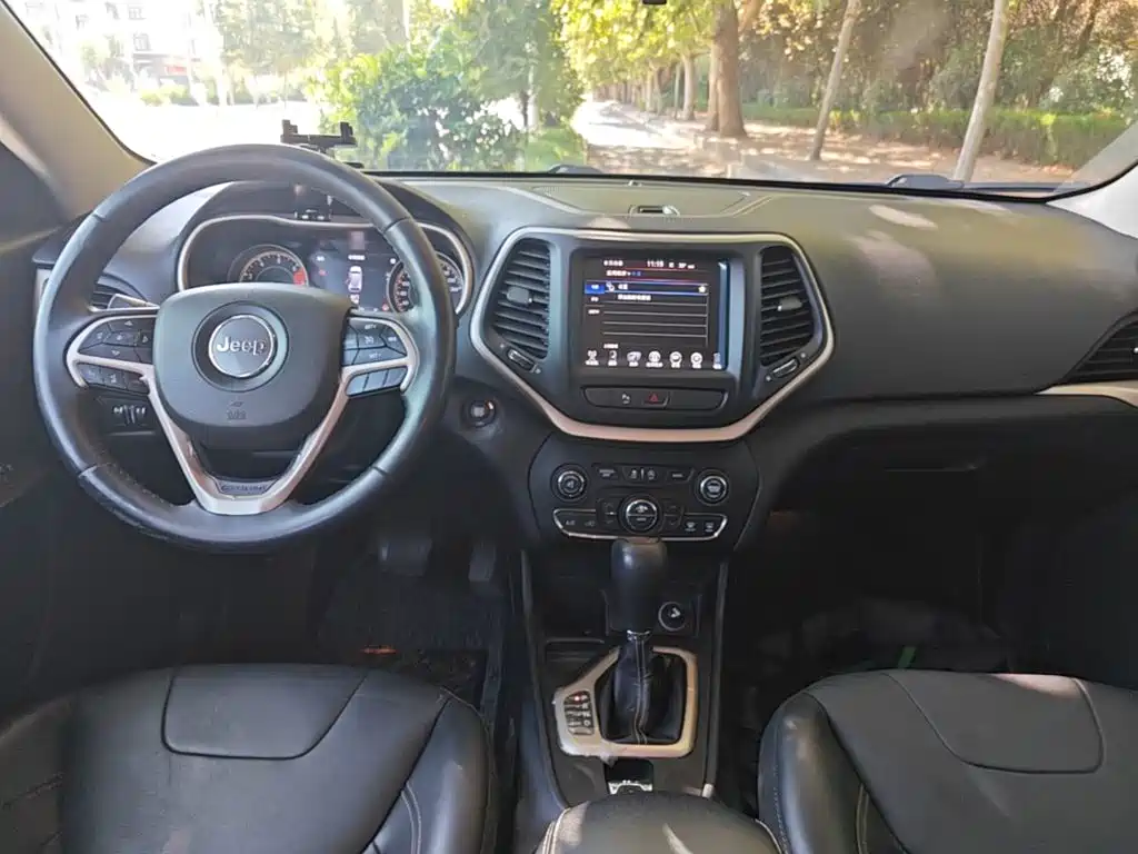 Jeep Cherokee — миниатюра 10