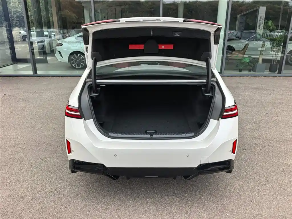 BMW i5 — миниатюра 22