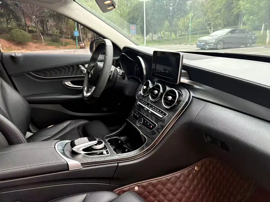 Mercedes-Benz C-Class — миниатюра 10