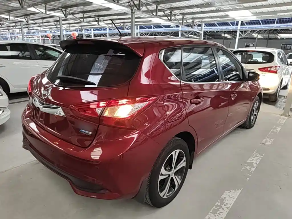Nissan Tiida — миниатюра 7