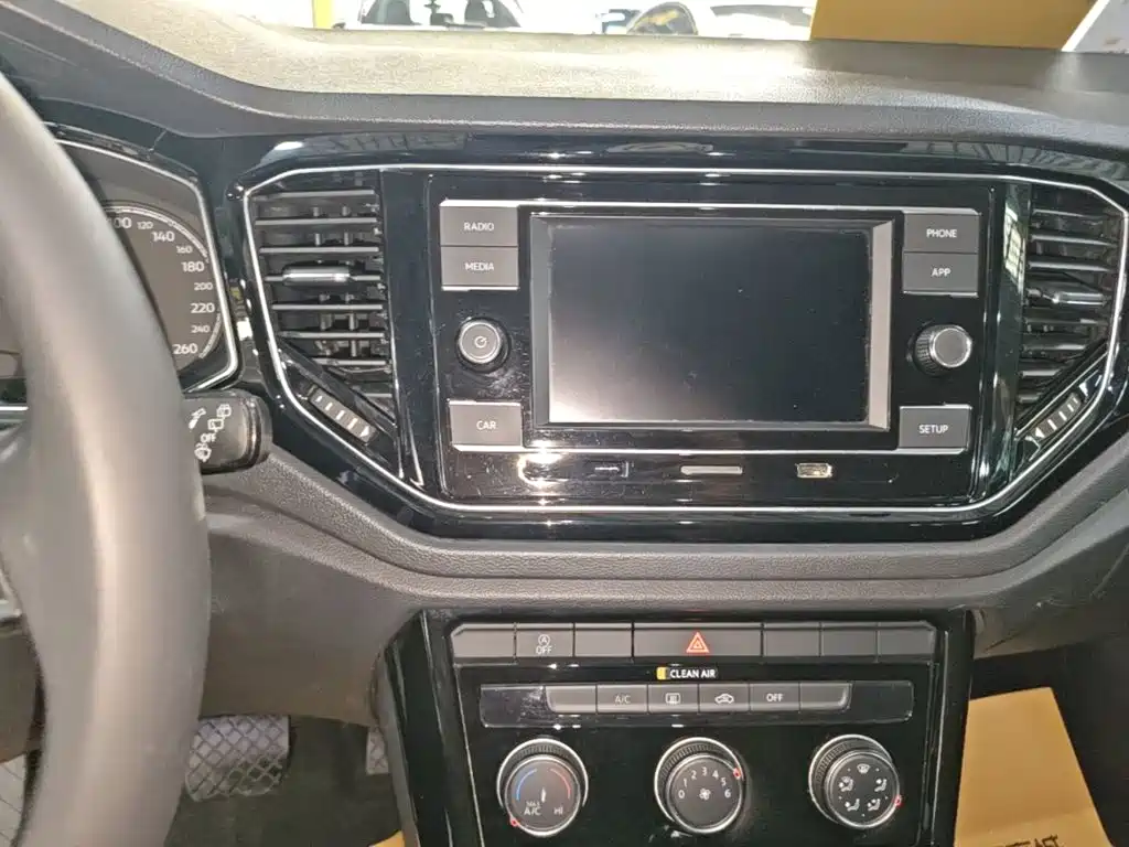 Volkswagen T-Roc — миниатюра 13