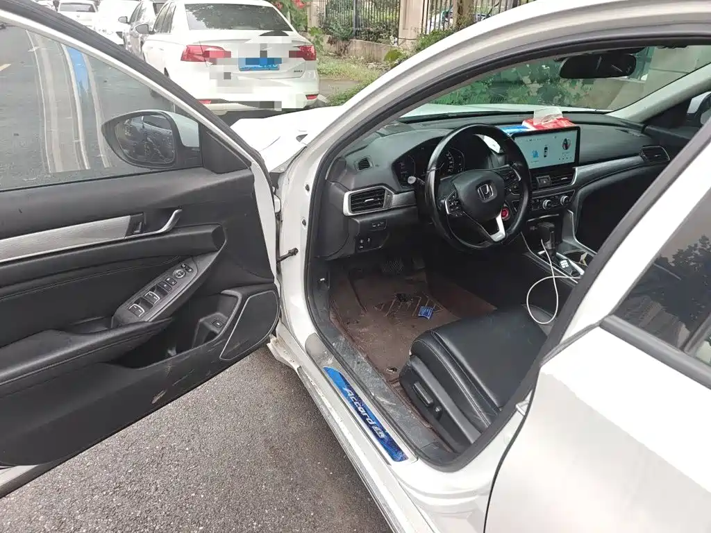 Honda Accord — миниатюра 12