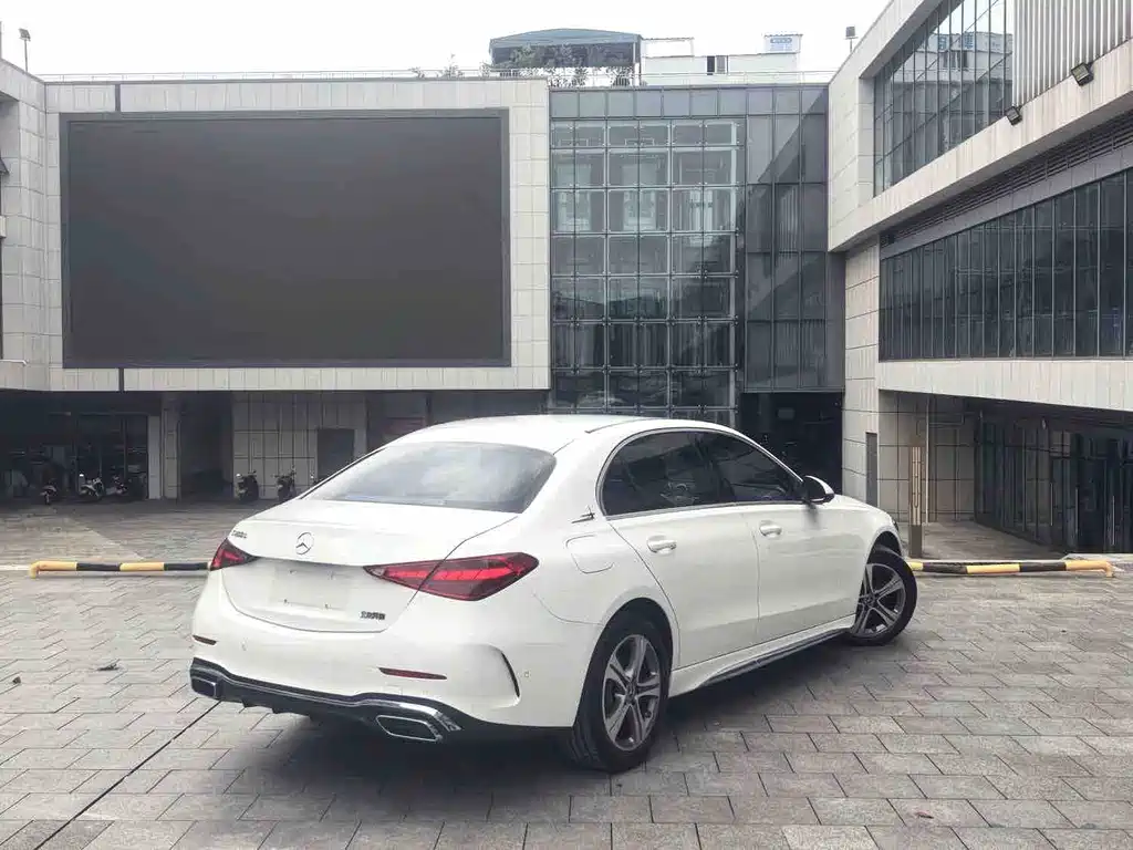 Mercedes-Benz C-Class — миниатюра 9