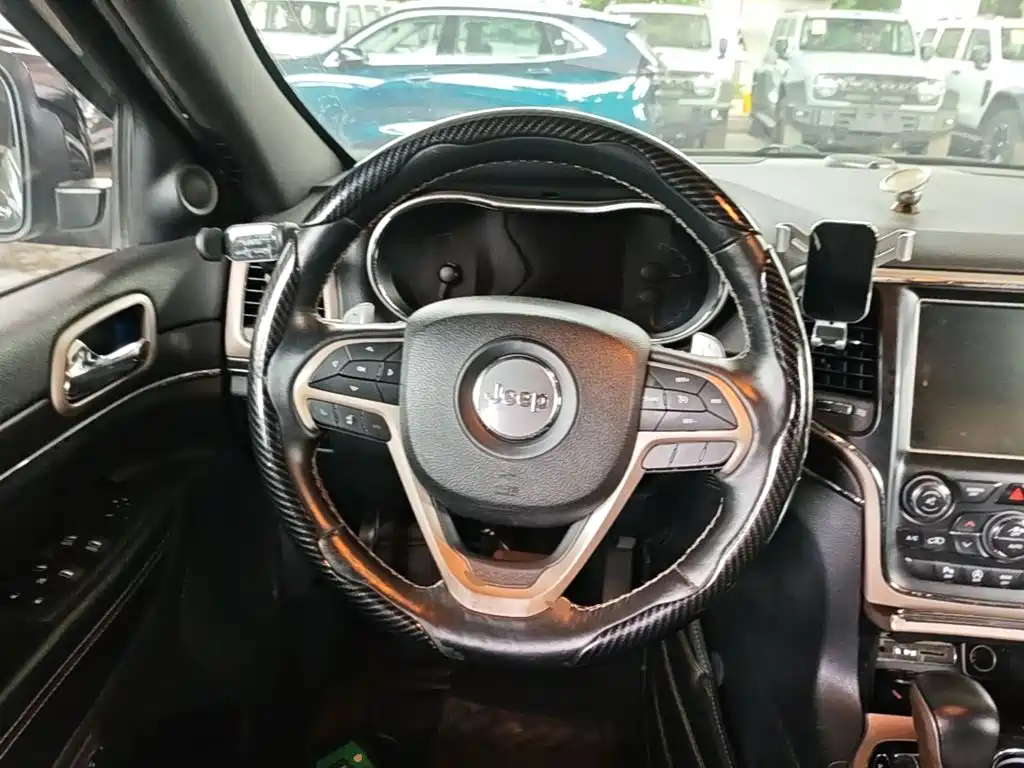 Jeep Grand Cherokee (Import) — миниатюра 15