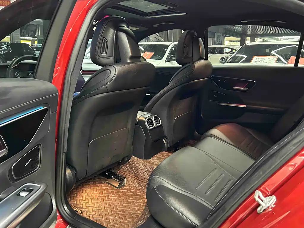 Mercedes-Benz C-Class — миниатюра 6