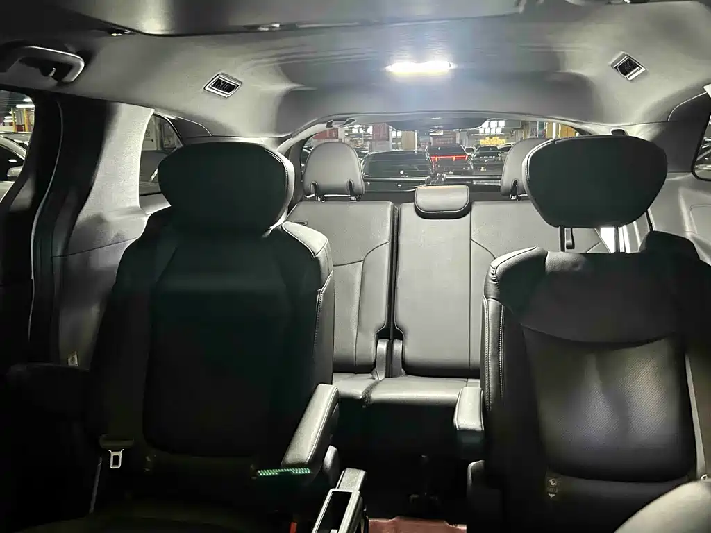 Toyota Sienna — миниатюра 10