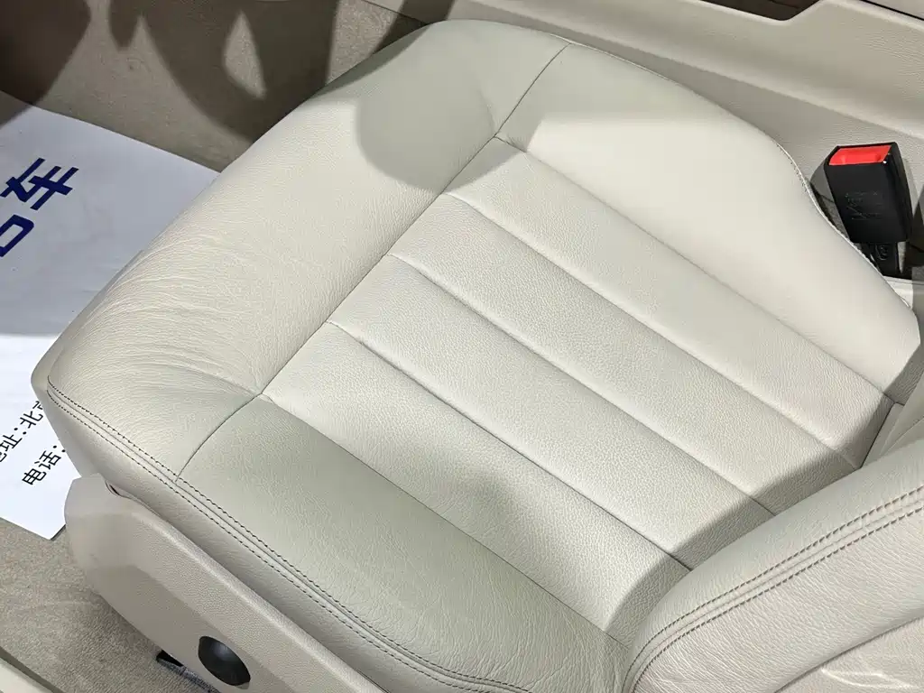 Mercedes-Benz E-Class — миниатюра 11