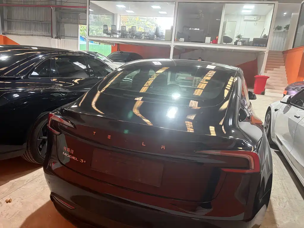 Tesla Model 3 — миниатюра 8