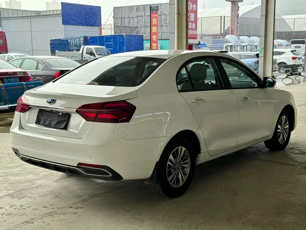 Geely Emgrand — миниатюра 10