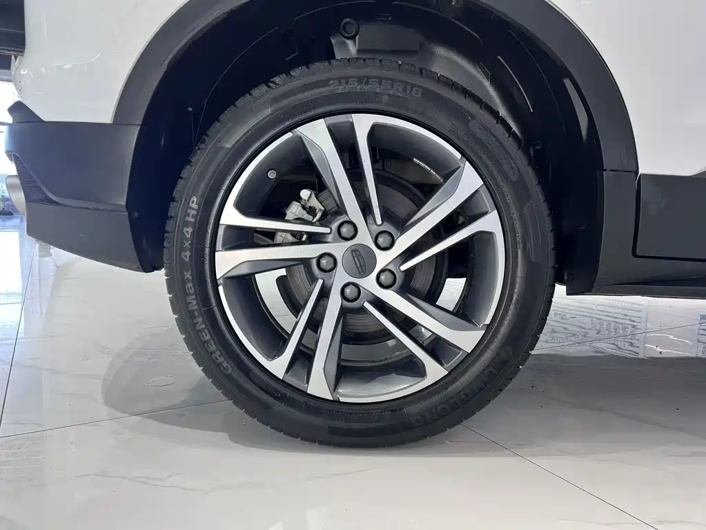 Geely Binyue — миниатюра 19