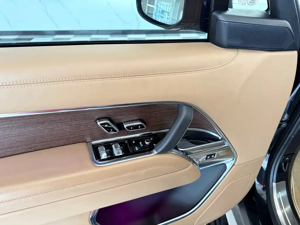 Land Rover Range Rover — миниатюра 10