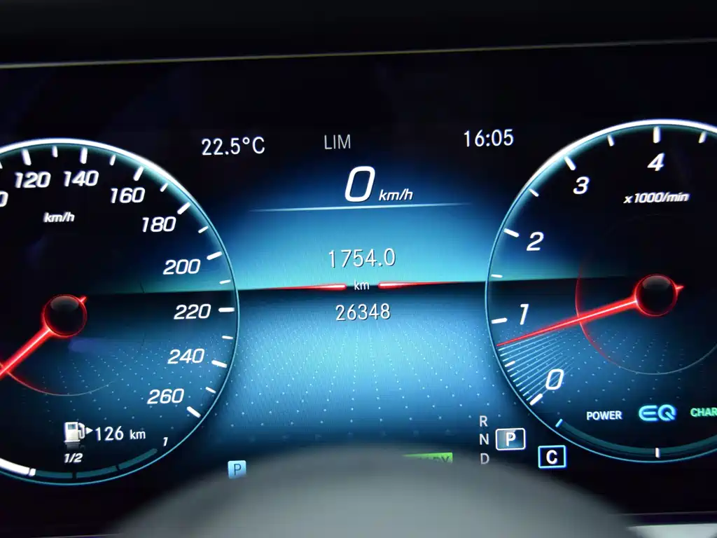 Mercedes-Benz E-Class (Import) — миниатюра 9