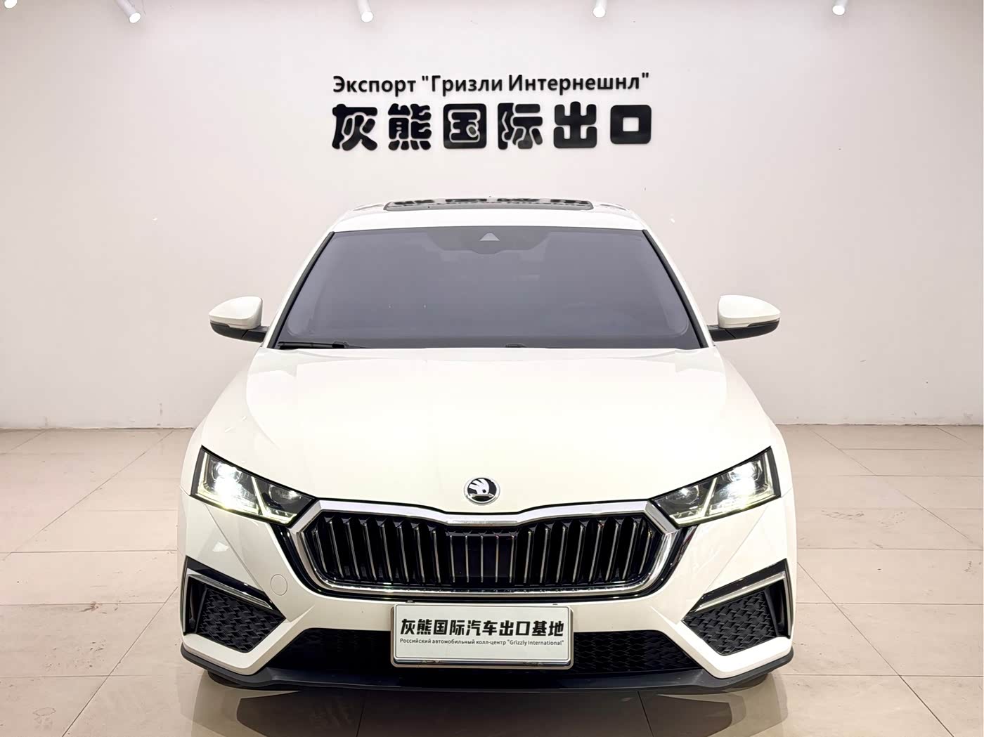 Skoda Octavia 1.4 л 2022 г. Белый, пробег 31000 км