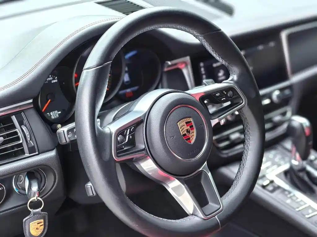 Porsche Macan — миниатюра 5