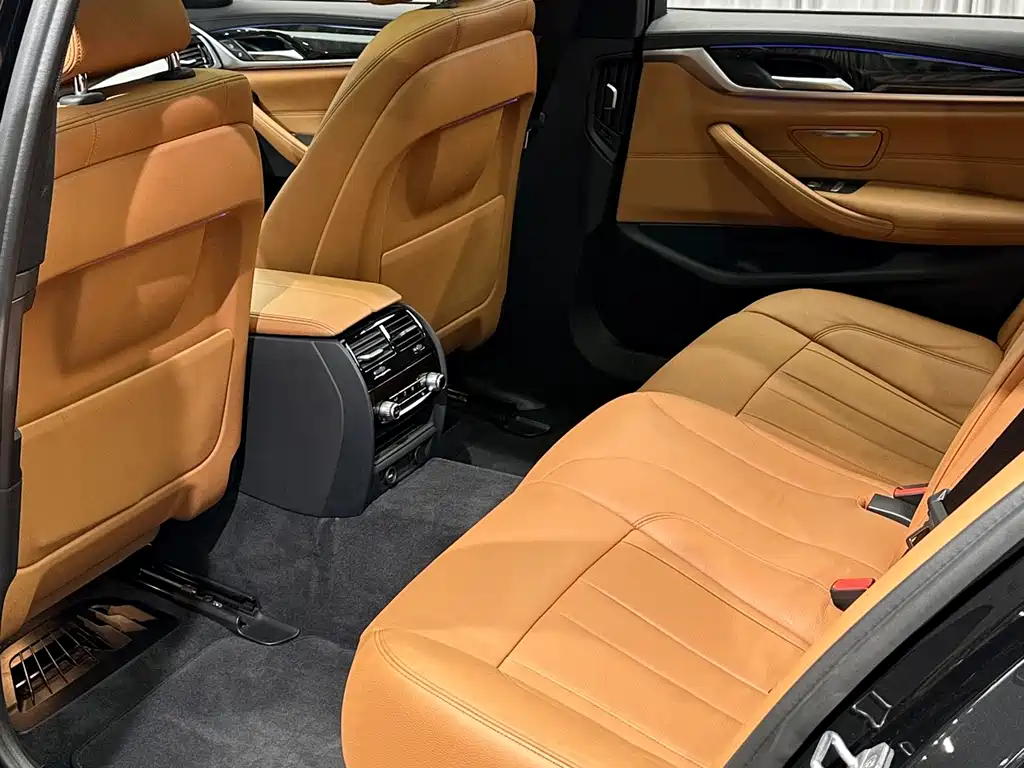 BMW 5 Series — миниатюра 16