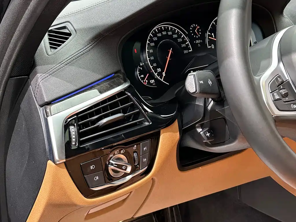 BMW 5 Series — миниатюра 12