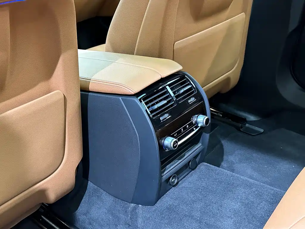 BMW 5 Series — миниатюра 18