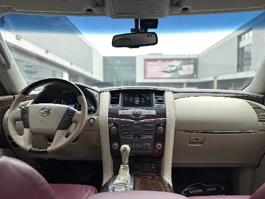 Nissan Patrol — миниатюра 5