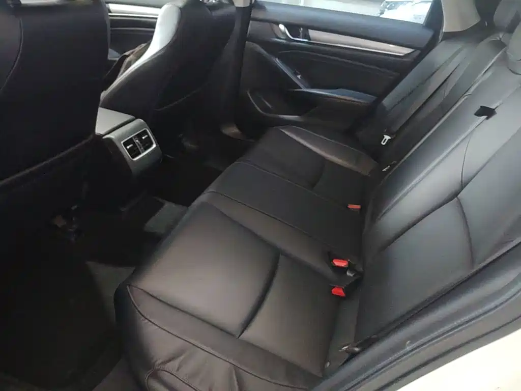 Honda Accord — миниатюра 17