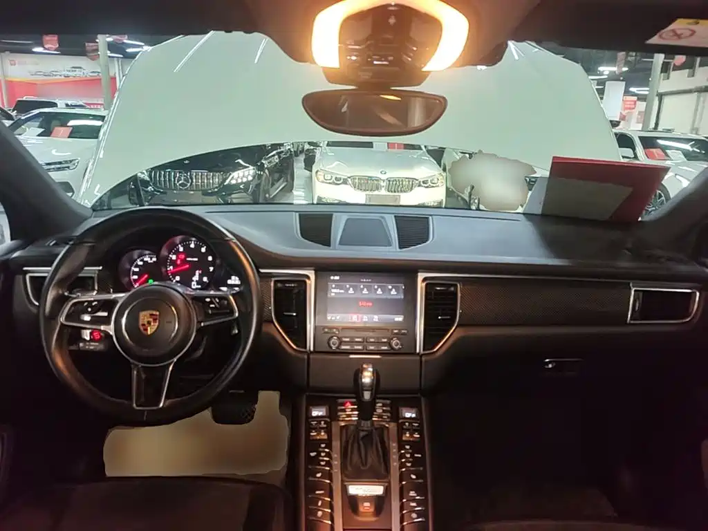 Porsche Macan — миниатюра 10