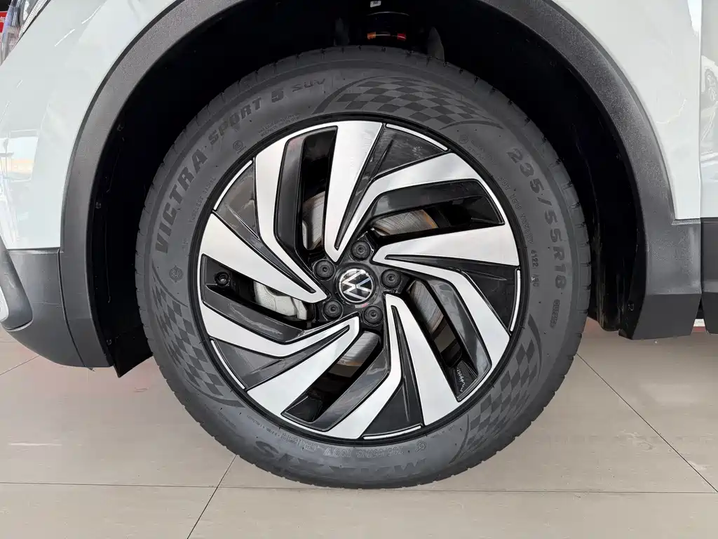 Volkswagen Tiguan L — миниатюра 20
