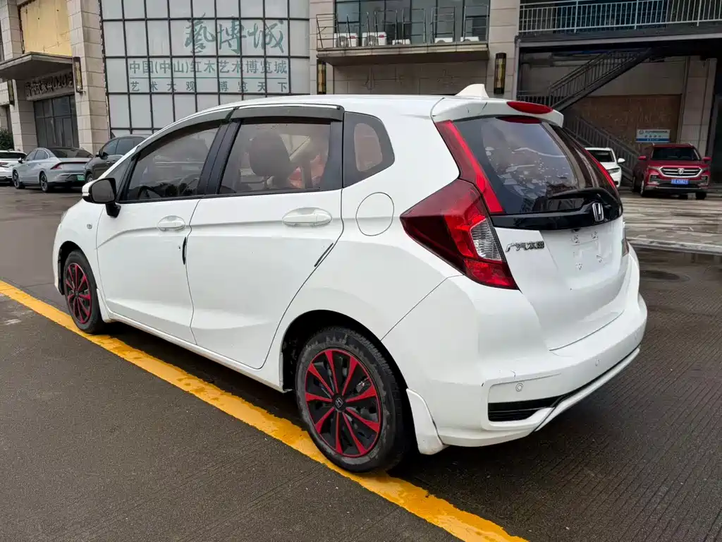 Honda Fit — миниатюра 7
