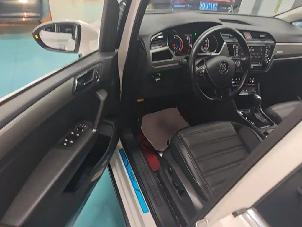 Volkswagen Touran — миниатюра 16