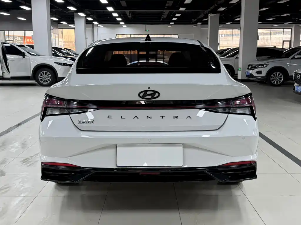 HYUNDAI ELANTRA