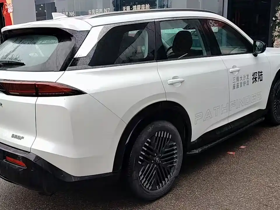 NISSAN EXPLORING THE LAND