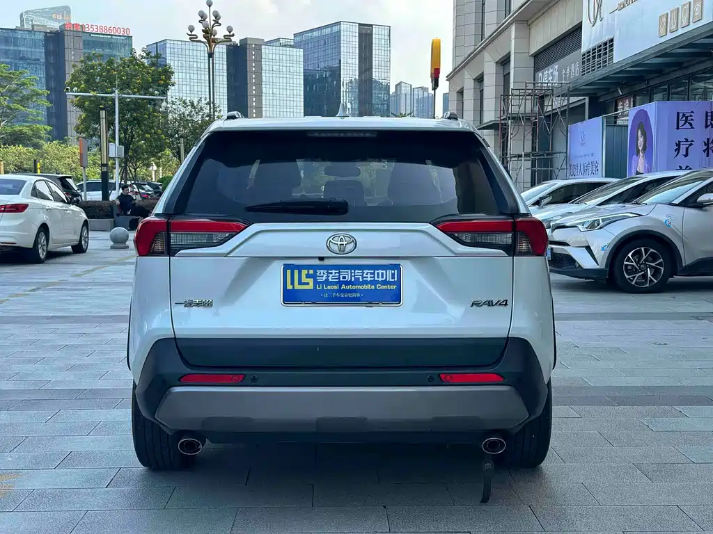 Toyota RAV4 — миниатюра 5