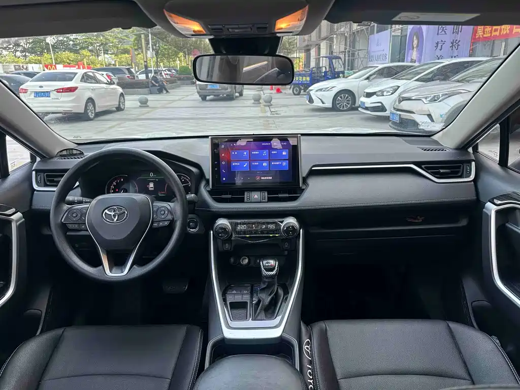 Toyota RAV4 — миниатюра 8