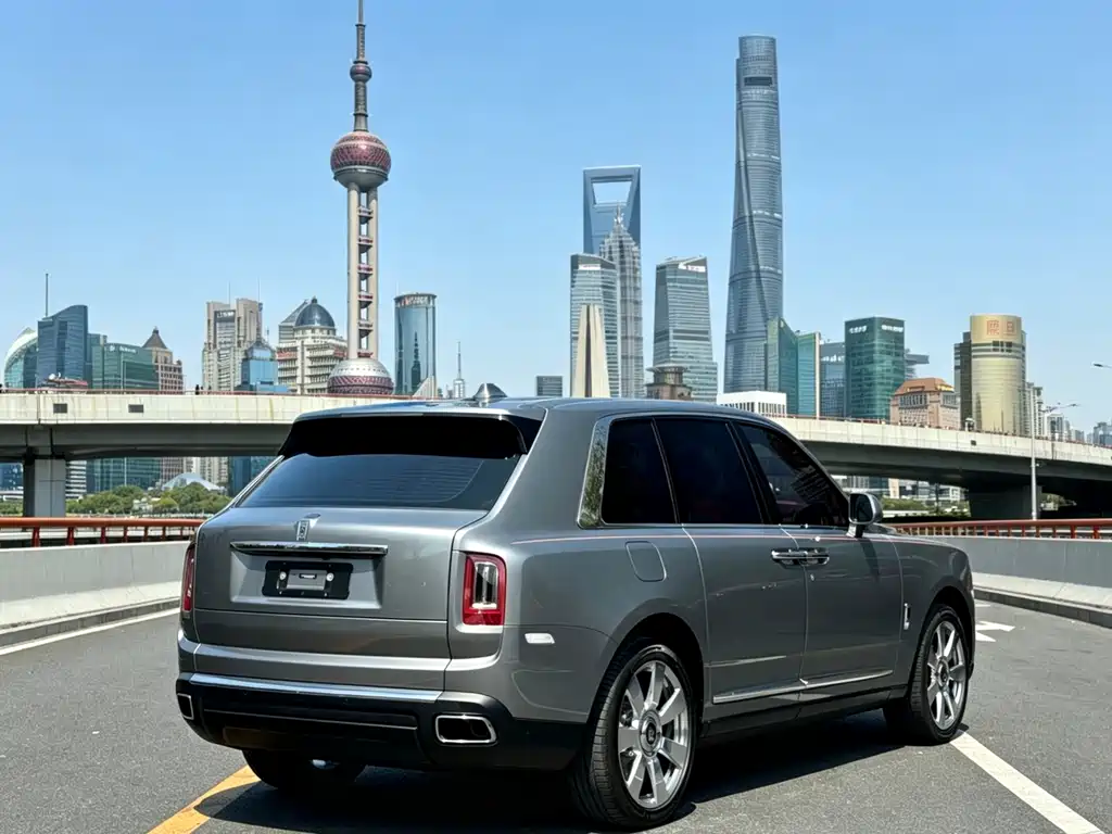 Rolls-Royce Cullinan 2018 мест