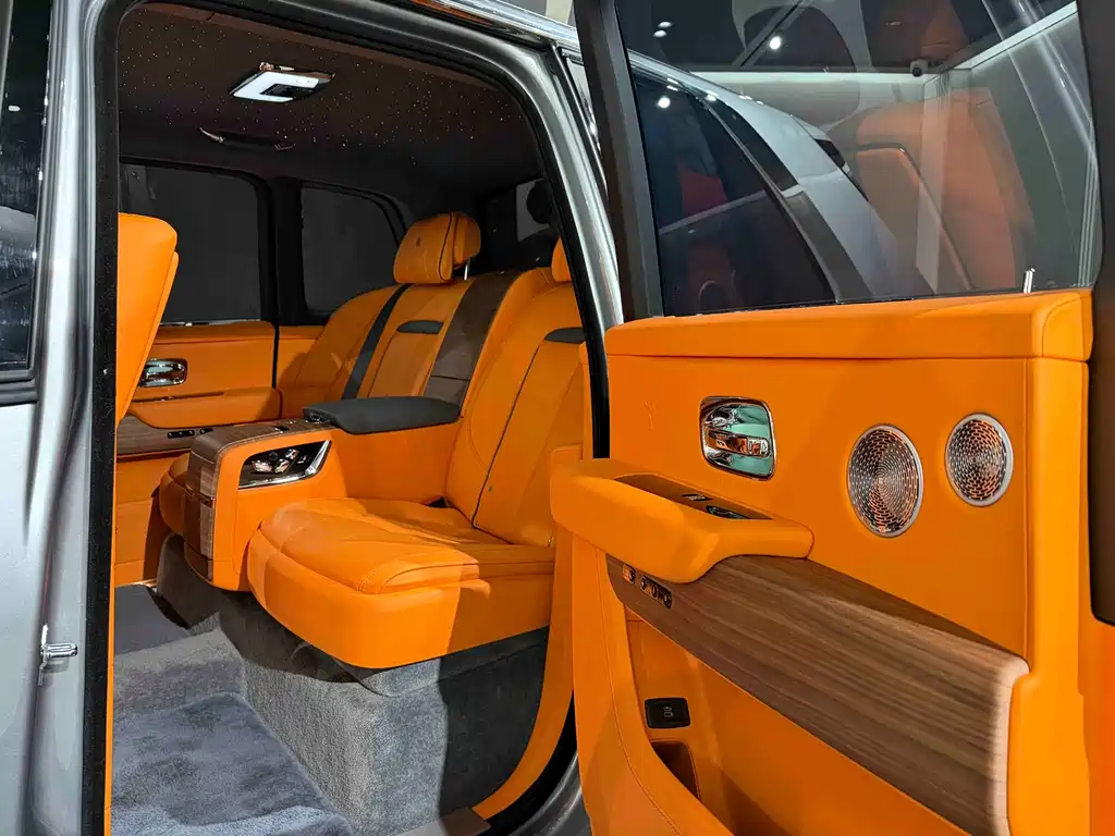 Rolls-Royce Cullinan 2018 мест