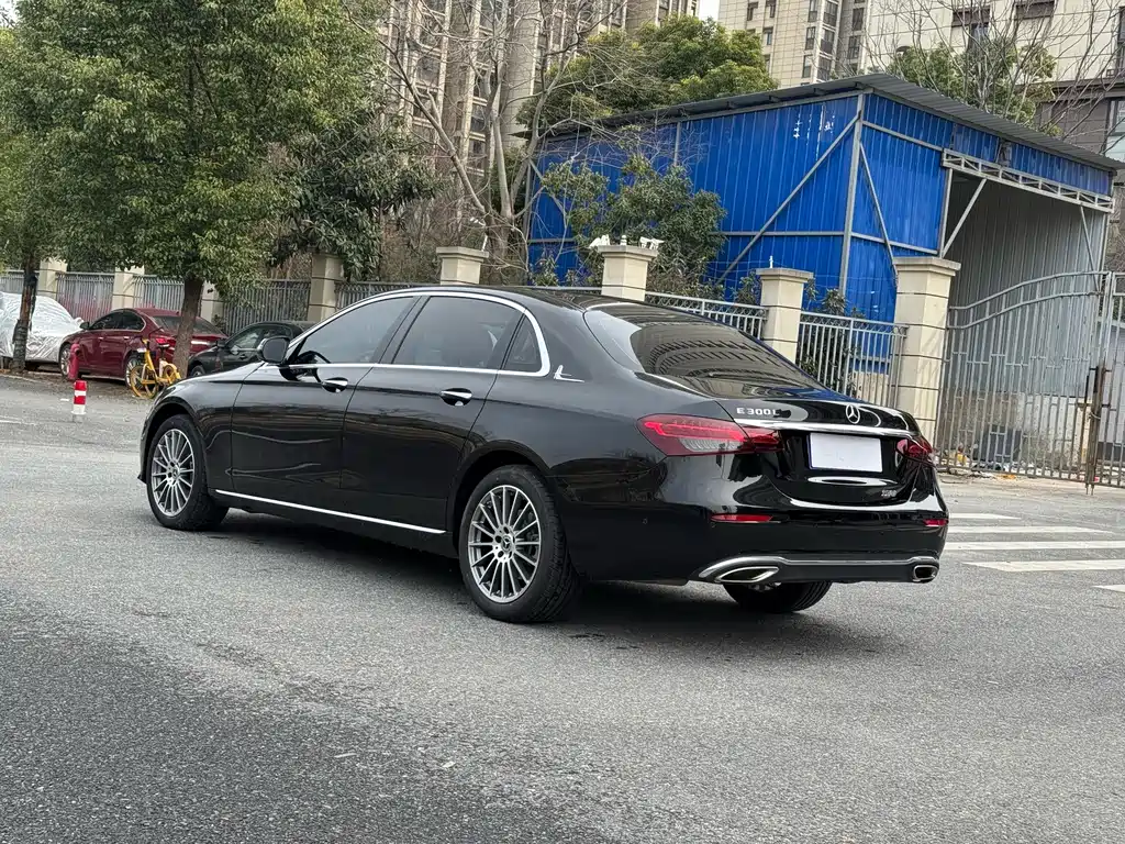 Mercedes-Benz E-Class — миниатюра 14
