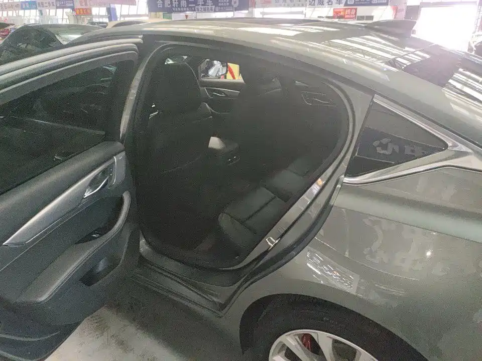 Cadillac CT5 — миниатюра 8