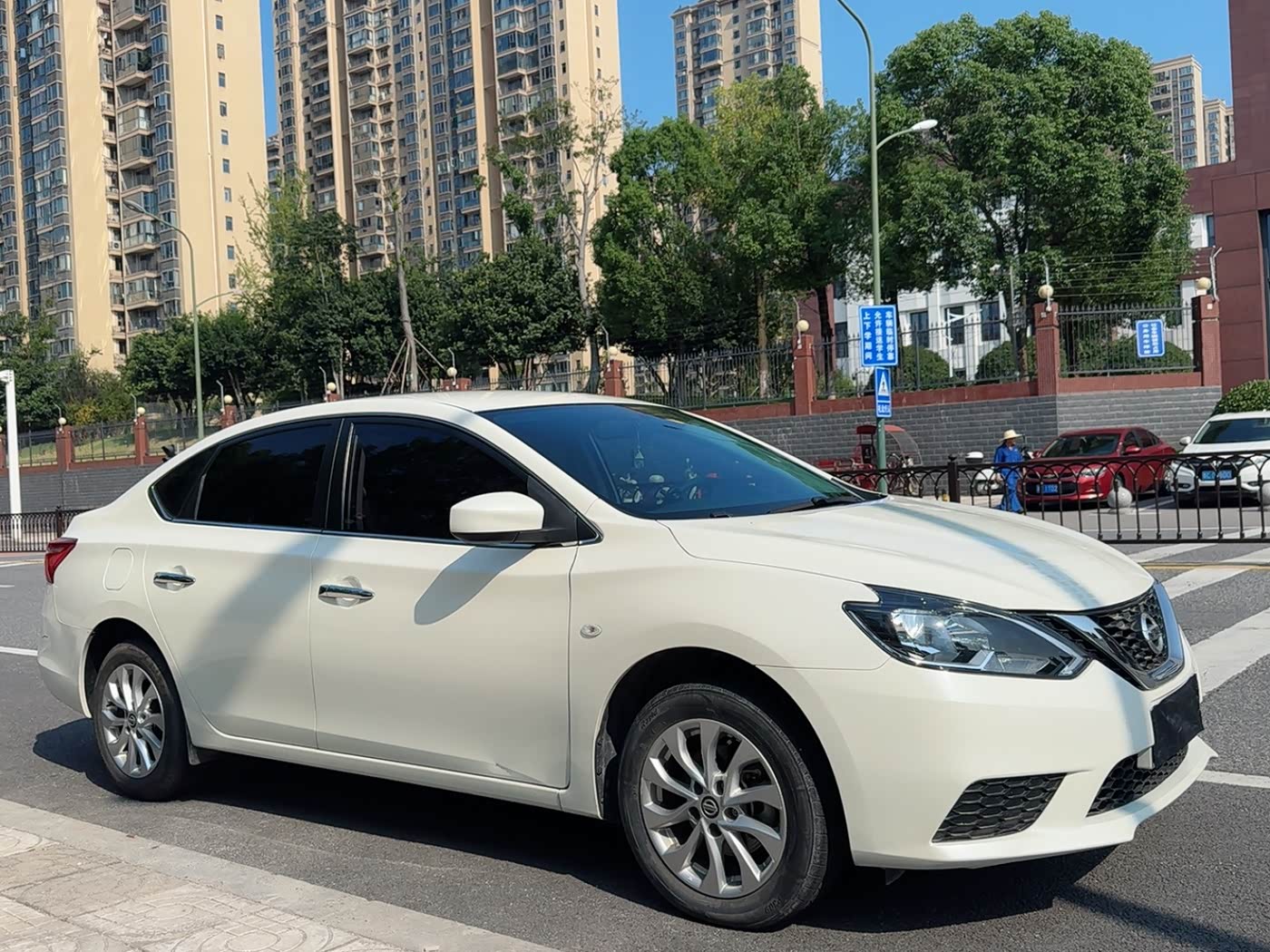 Nissan Sylphy 1.6 л 2023 г. Белый, пробег 17000 км