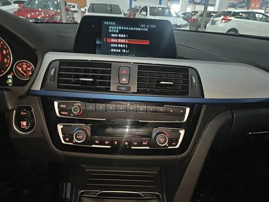 BMW 3 Series — миниатюра 13