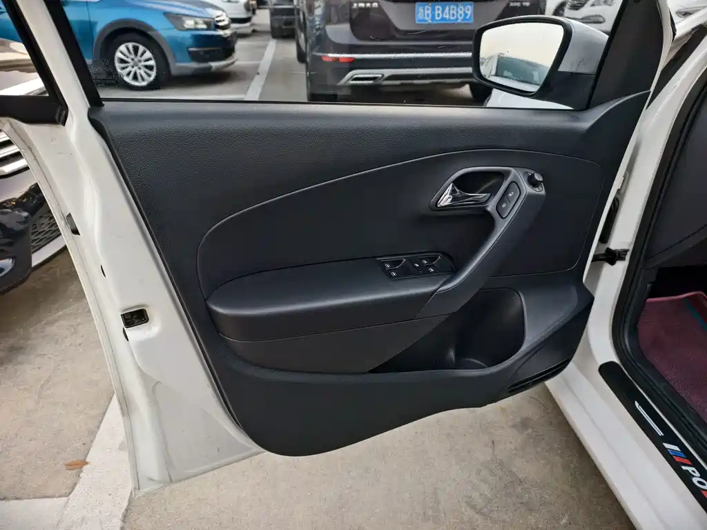 Volkswagen Polo — миниатюра 8