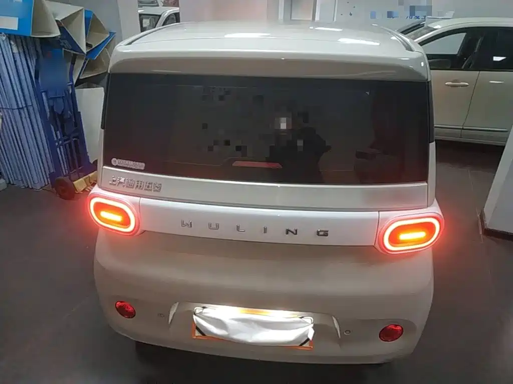Wuling MINIEV — миниатюра 6