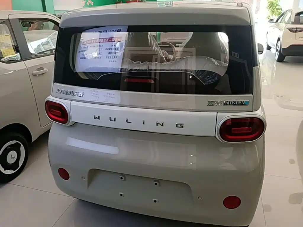 Wuling MINIEV — миниатюра 6