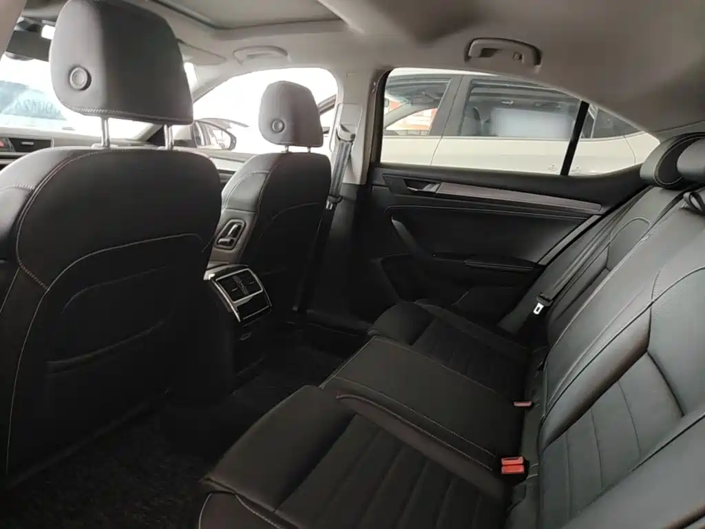 Skoda Superb — миниатюра 17