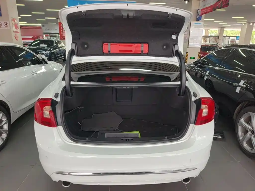 Volvo S60 — миниатюра 19