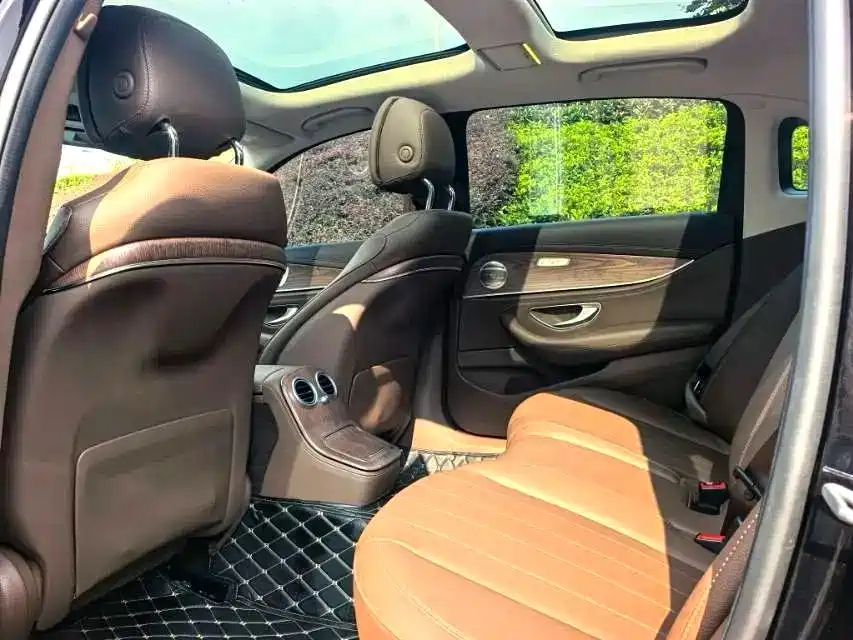 Mercedes-Benz E-Class — миниатюра 7