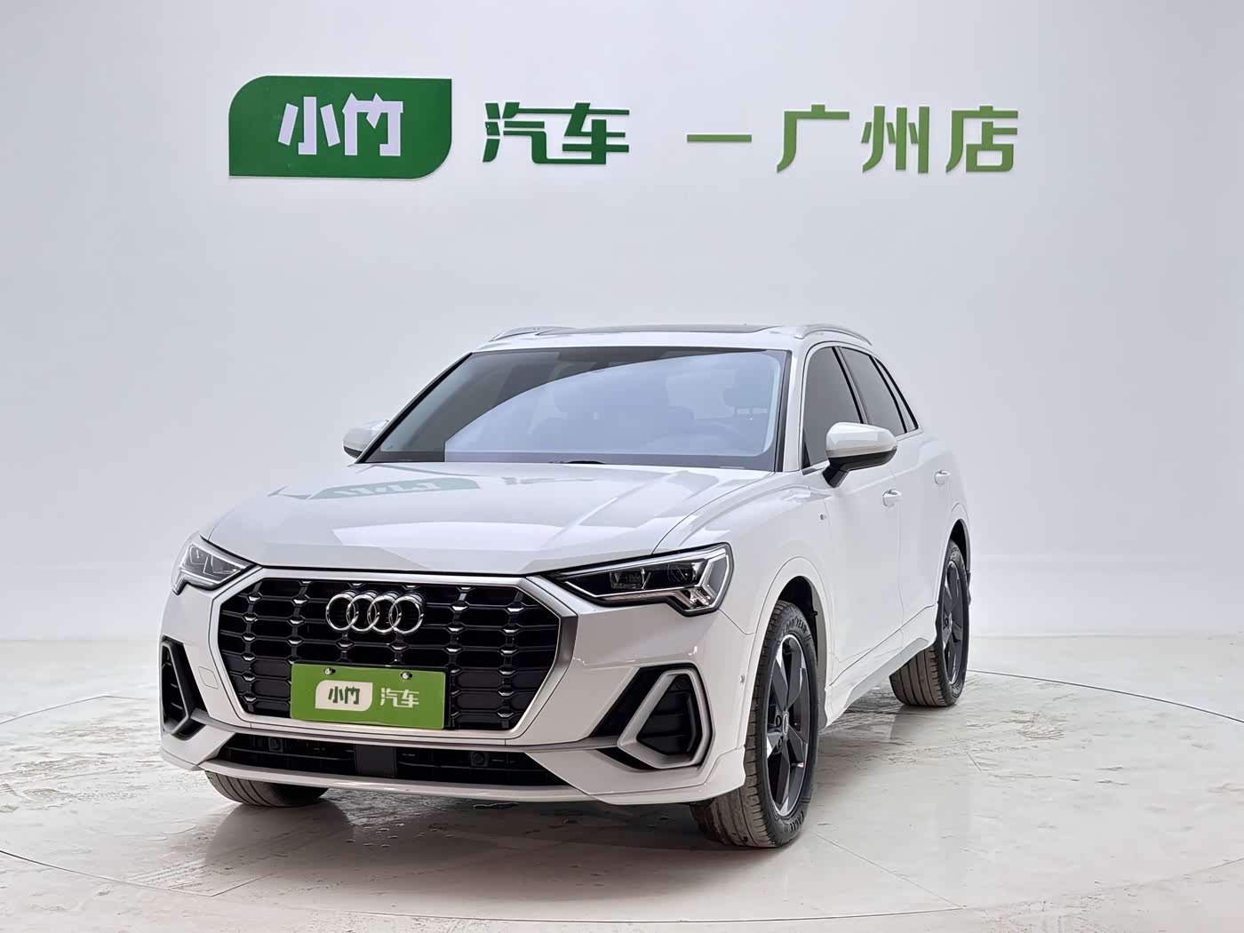 Audi Q3 1.4 л 2022 г. Белый, пробег 17000 км